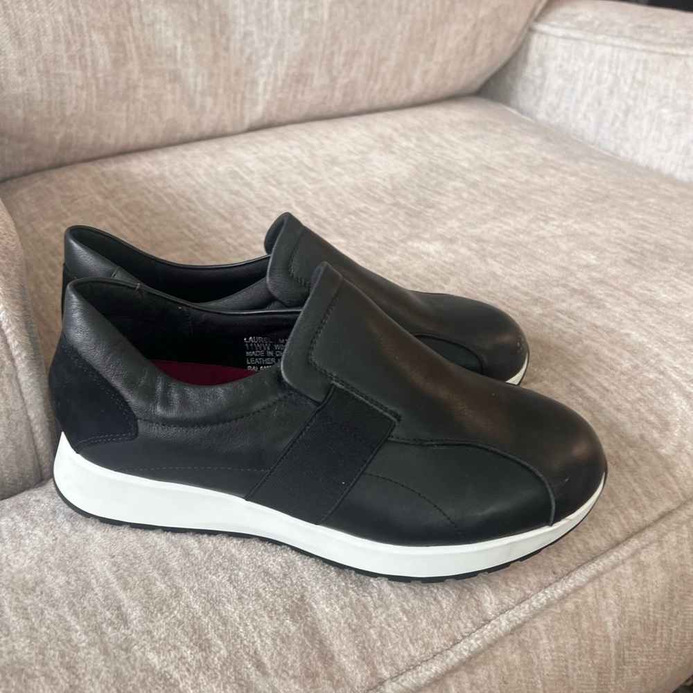 Munro Laurel slip on sneaker 11 Wide new